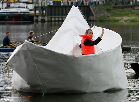 Read more about the article Paper Boat Installation Art From Germany