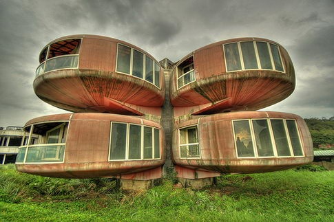 Read more about the article Abandoned UFO Houses in Sanjhih