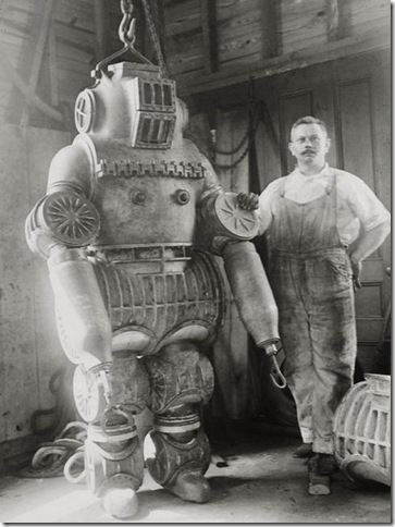 Read more about the article Amazing Steampunk Diving Suits and Submarines