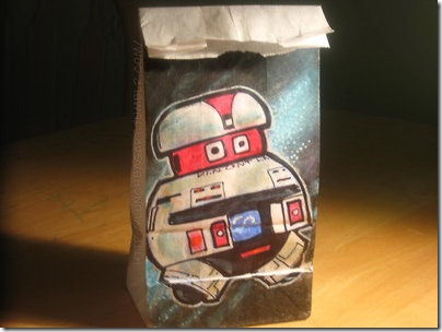 Read more about the article Artist Posts Pictures of Drawings on Lunch Bags Everyday