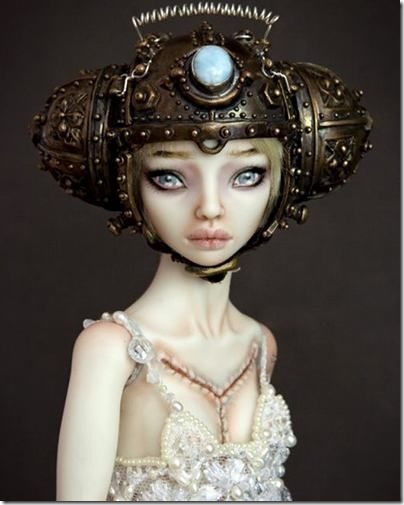 Read more about the article Bride of Frankenstein Porcelain Doll