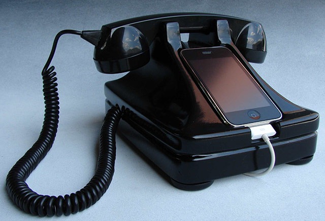 Read more about the article iRetrofone Base For Nostalgia Addicts