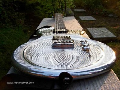 Read more about the article Incredible Aluminum Electric Guitars Carved by Machines