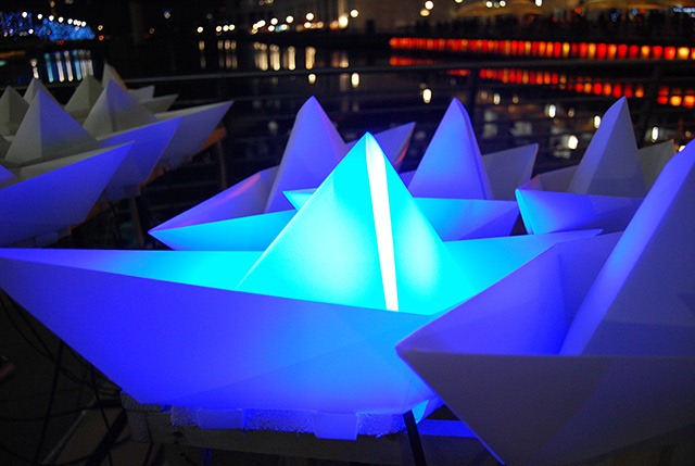 Read more about the article Voyage – An Art Installation of 300 Illuminated Paper Boats