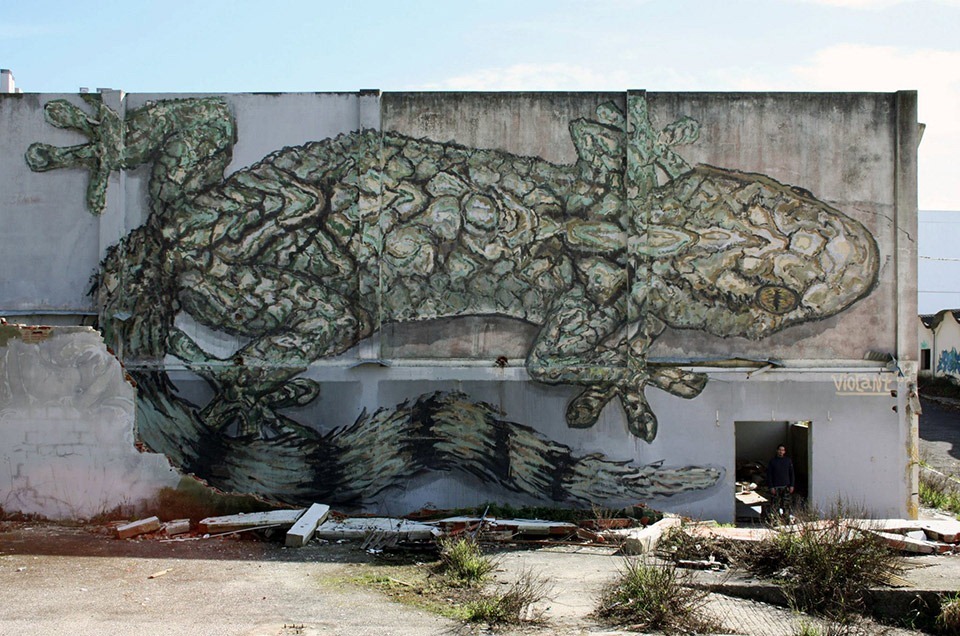 Read more about the article Huge Mural by Street Artist Violant