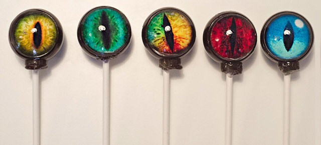 Read more about the article Creature Eye Lollipops