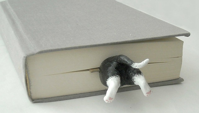 Read more about the article Cat in the Book Bookmark