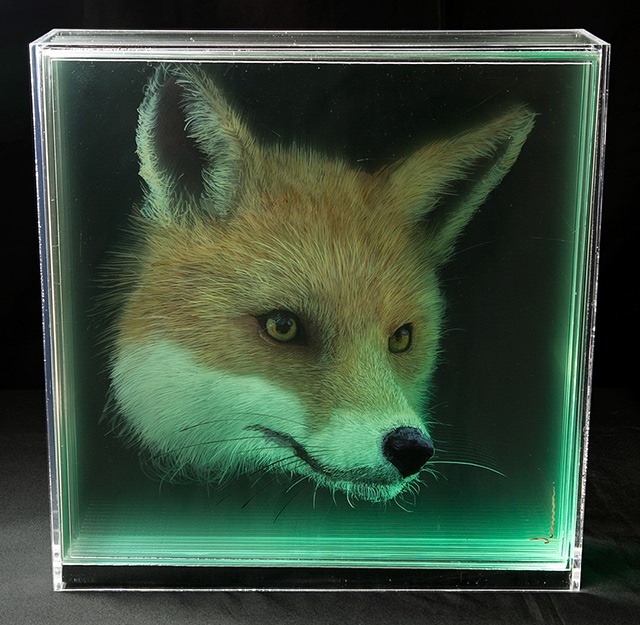 Read more about the article Holographic Paintings of Floating Animal Heads by Yosman Botero