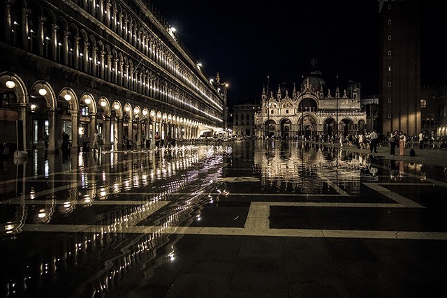 Read more about the article Spectacular Photographs of Venice by Ron Gessel