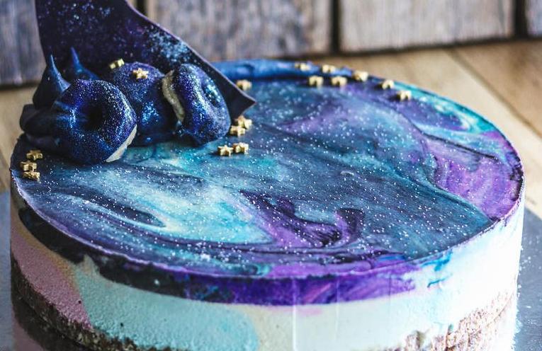 Read more about the article Incredibly Colorful Desserts by Sam Murphy Are Taking Over Instagram